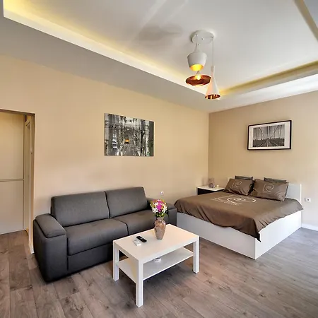 H&m Lux Downtown New * Βελιγράδι